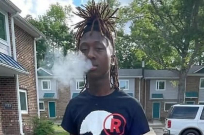 Em 'live', rapper dispara por acidente em si mesmo e morre; VÍDEO
