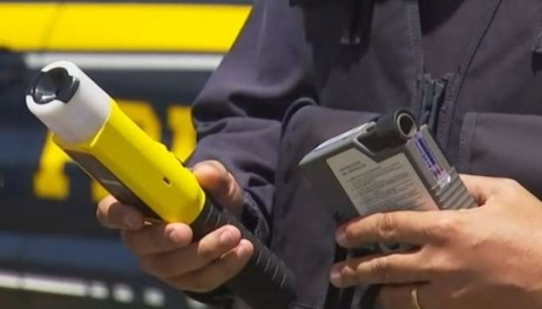 Polícia Rodoviária Federal começa a usar novo tipo de bafômetro na região