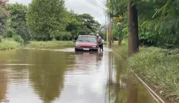 Defesa Civil estende alerta de chuvas no interior de SP até quarta-feira