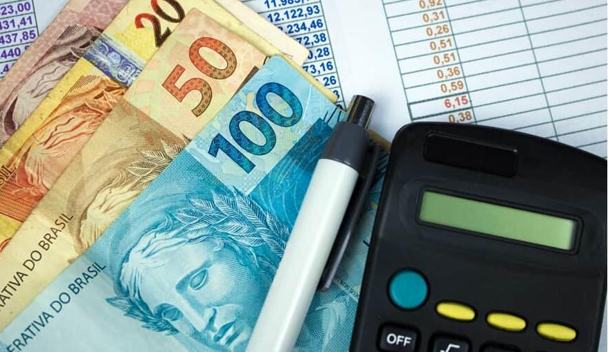 Banco deve restituir juros abusivos e valores de venda casada