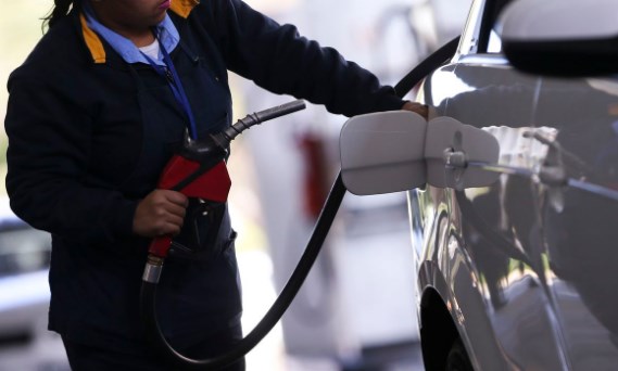 Procon-SP acompanha queda de R$ 0,30 na gasolina após redução do ICMS