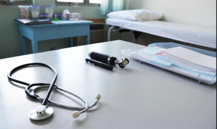 Médico que acumulava cinco cargos públicos é condenado por improbidade administrativa