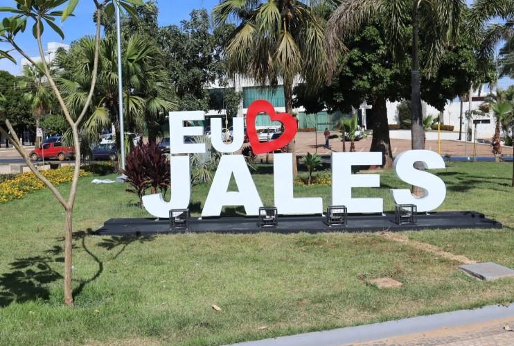 Jales decreta luto oficial de sete dias pelo falecimento do Papa Francisco