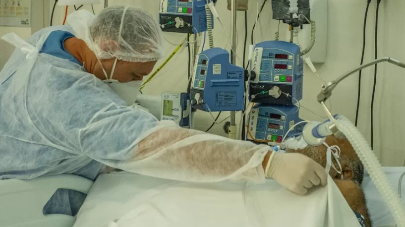 Urina escura, inchaço, dor: médicos relatam estragos do kit covid nos rins.