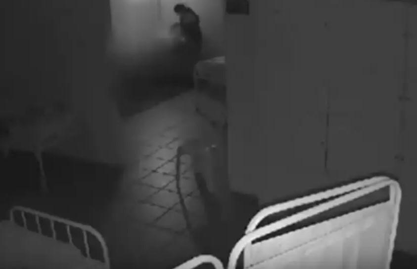 Segurança abusa de paciente sedada em hospital; VÍDEO