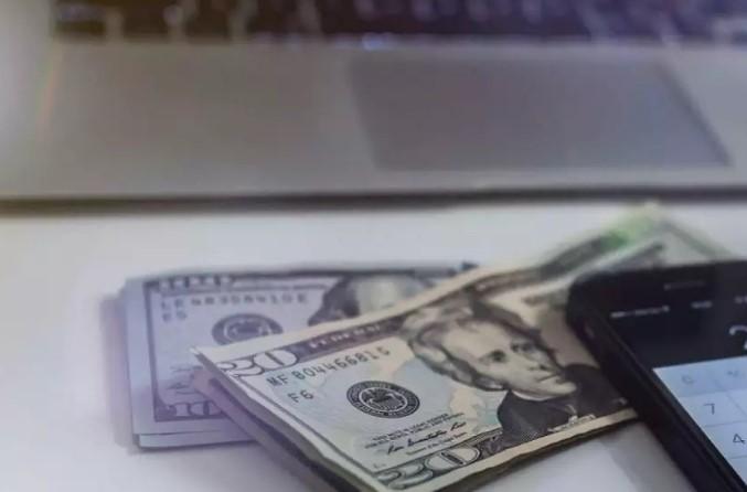 Dólar fecha em R$ 6,06 e atinge recorde desde Plano Real