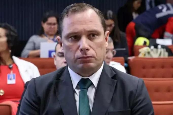Cid cita Bolsonaro em planos golpistas e em pressão contra urnas