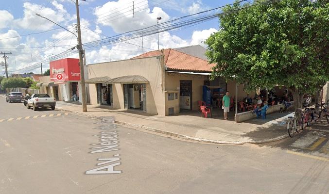Filho assassina pai a pauladas em padaria de Floreal com ajuda de cúmplice