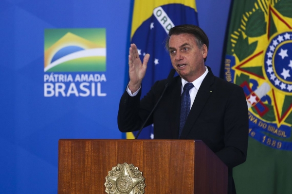 Bolsonaro veta isenção de cobrança de bagagem em voos domésticos