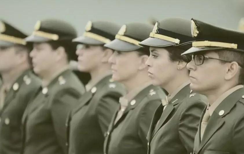 Exército alega fisiologia e defende veto a mulheres em função de combate