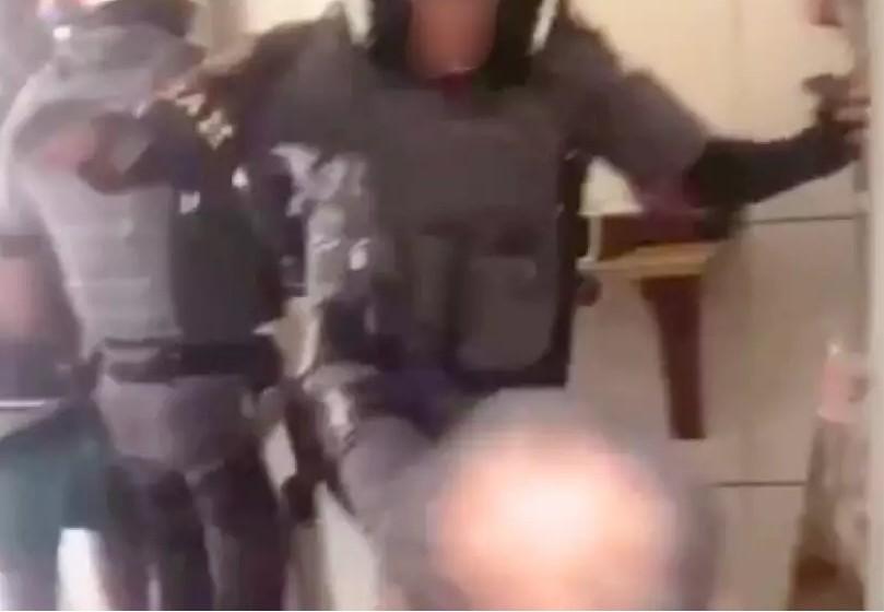 Policial agride cadeirante durante abordagem e revolta internautas em Piracicaba