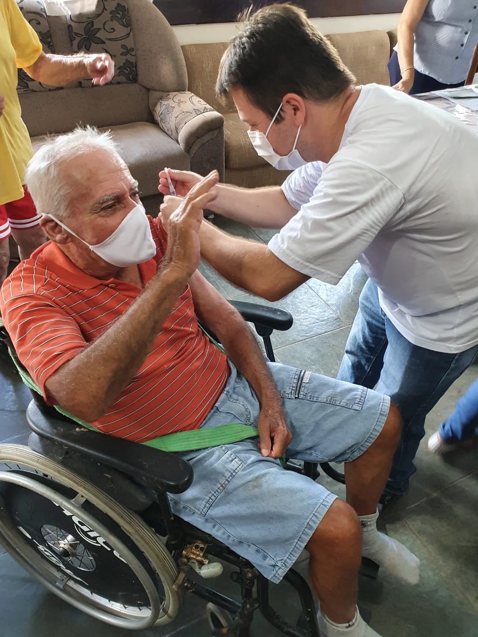 Vacina contra Covid-19 chega ao lar dos velhinhos de Jales