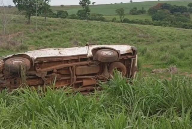 Jovem morre em acidente após capotar caminhonete em vicinal de Auriflama