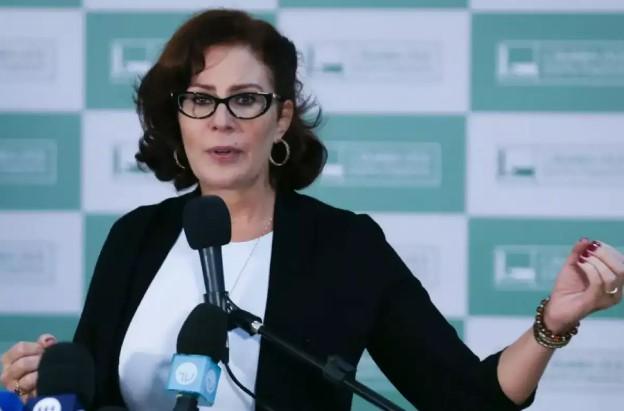 Depoimento de Carla Zambelli ao STF é remarcado para segunda