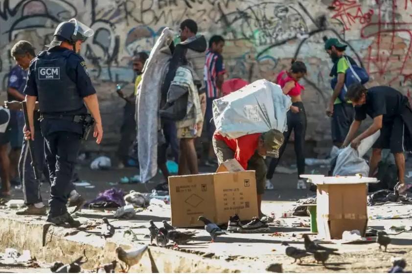 Guarda Civil é proibida de dispersar pessoas na Cracolândia