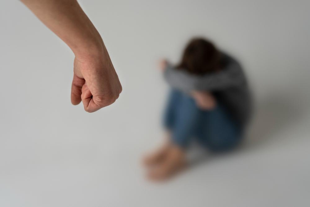 Pai condenado a 9 anos de prisão por torturar filha adolescente