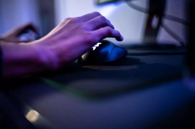 Criminosos oferecem até R$200 por automutilação em grupos online