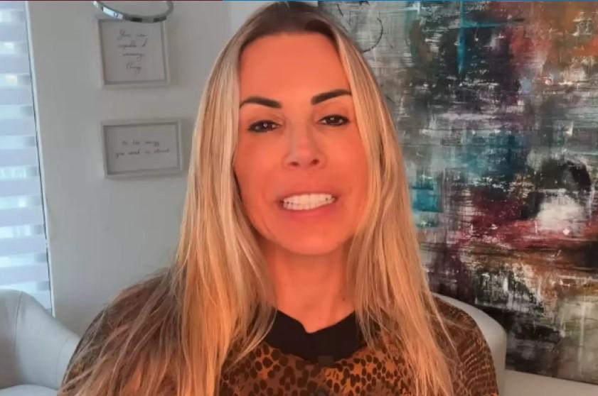 Joana Prado faz pregação em igreja evangélica sobre 'mulher impura'