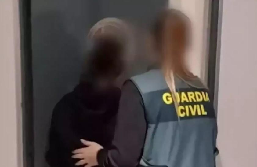 Mãe e padrasto são presos por forçar criança a casar por R$ 16 mil na Espanha