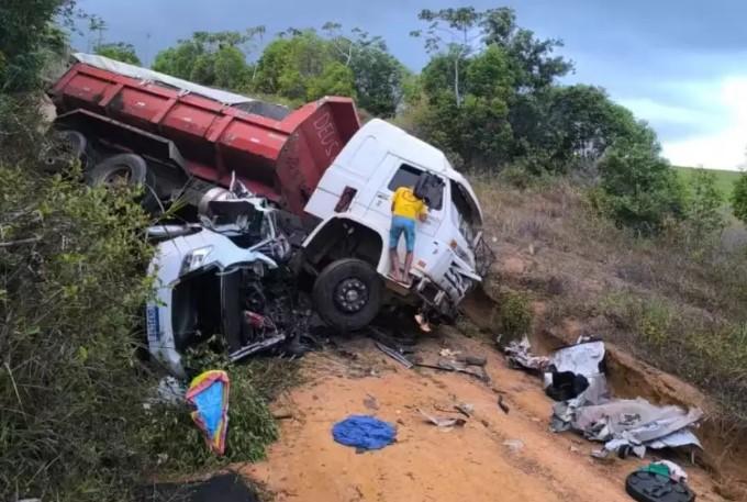 4 pessoas da mesma família morrem em acidente de carro na Bahia