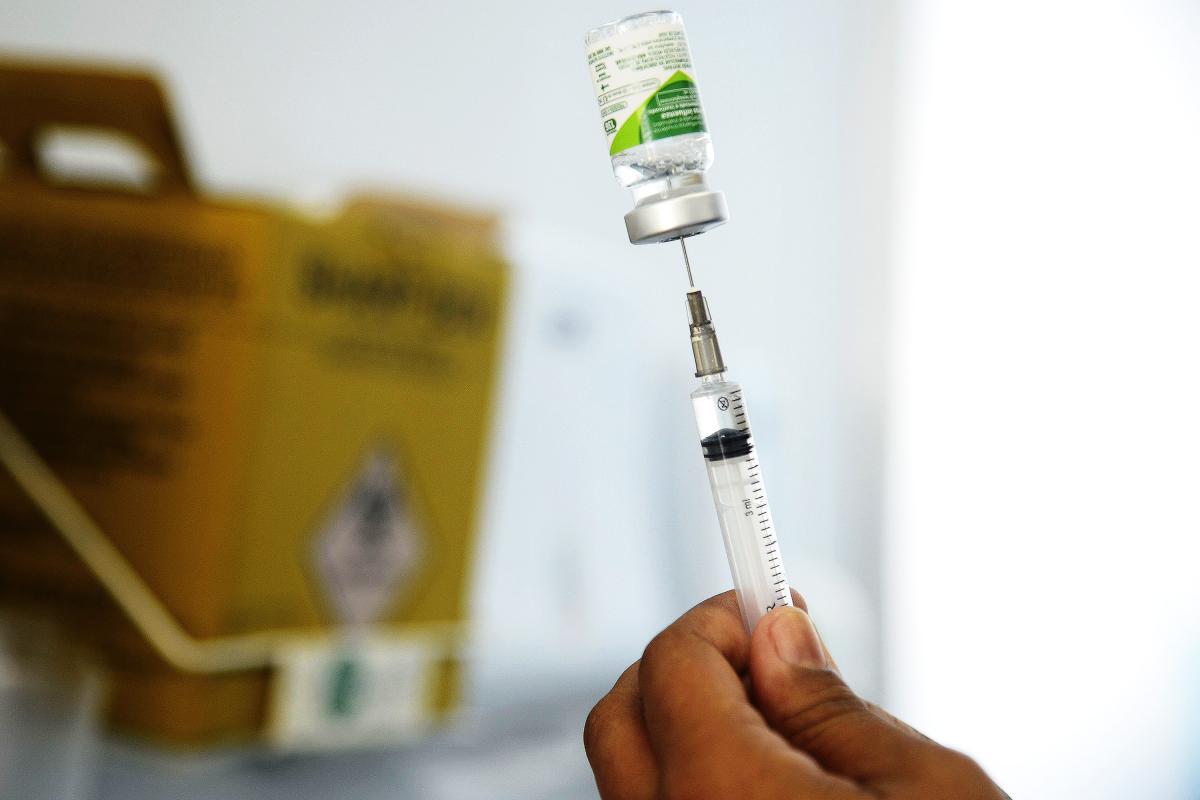 Governo de SP decide estender vacinação para todas as faixas etárias