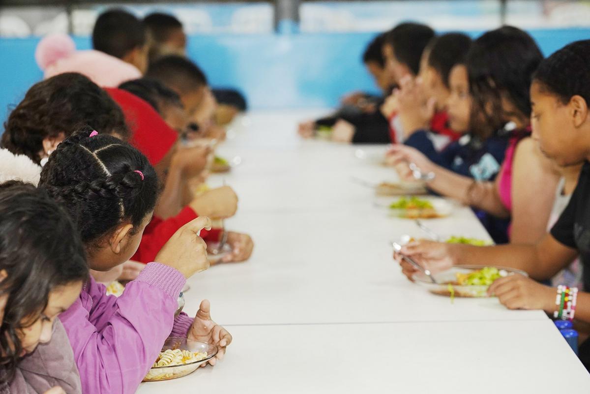 Escolas de SP oferecerão almoço nas férias; prazo para inscrição termina dia 27