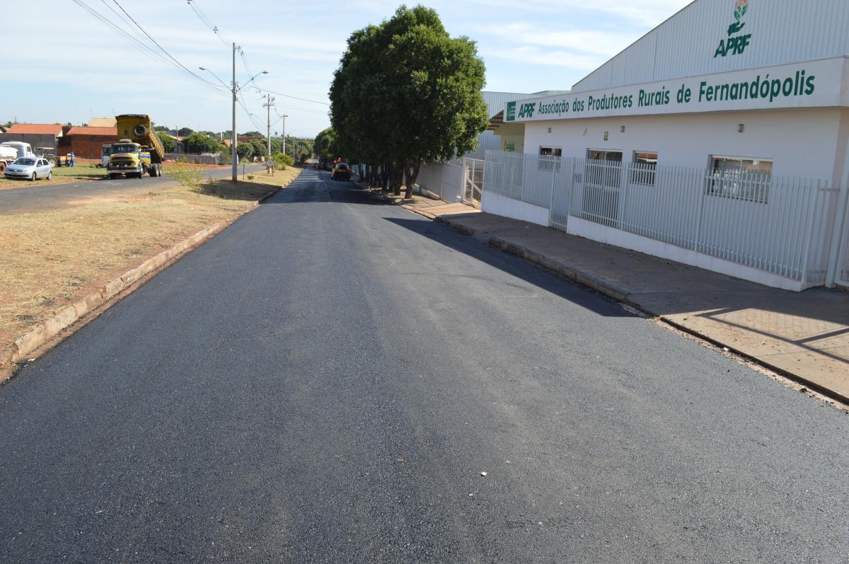 Avenida ‘Professora Dasdores Del Grossi’ é recapeada em Fernandópolis