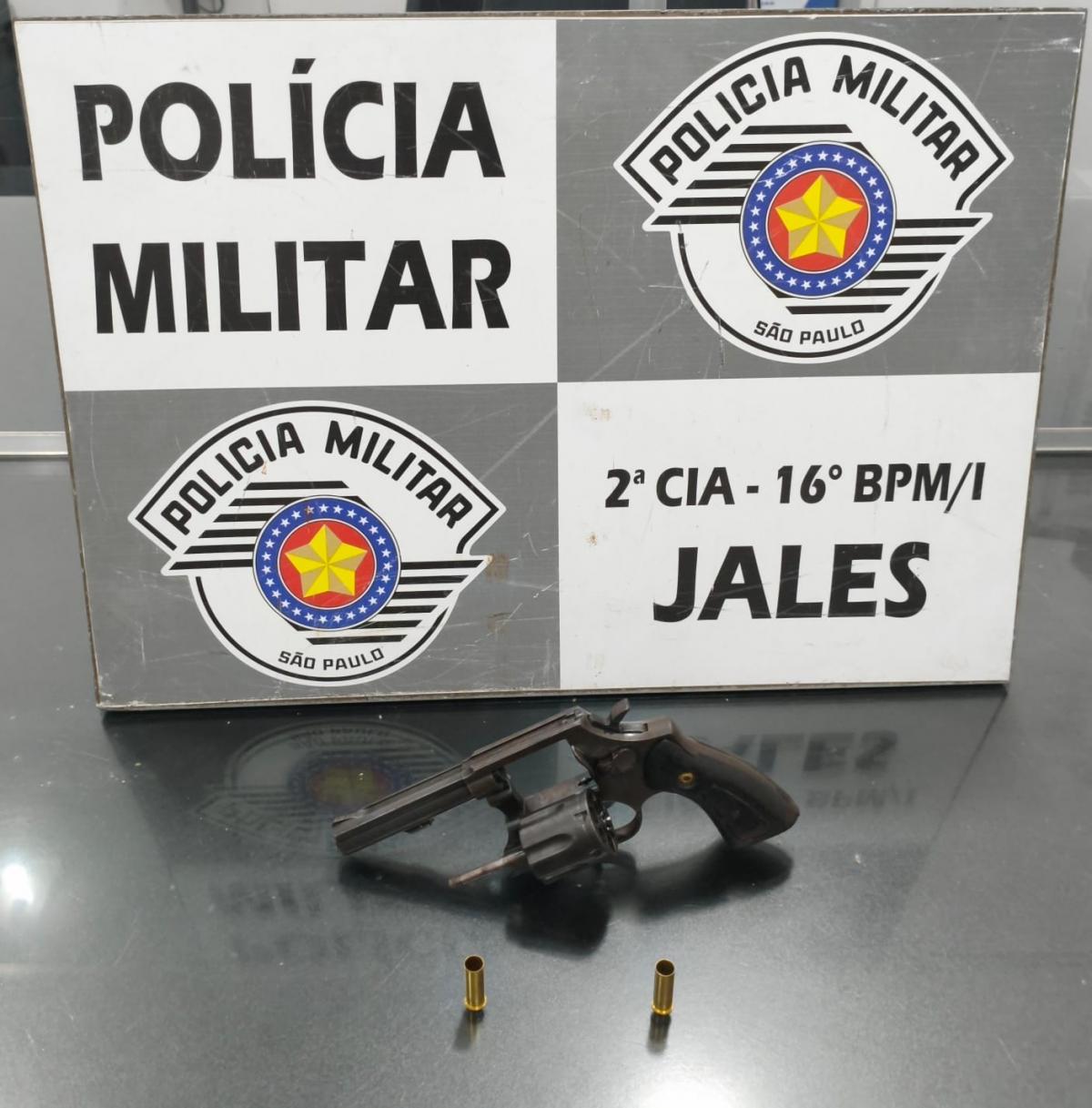 Polícia Militar de Jales prende autor dos disparos que mataram Antônio Divino Mancegozo e apreende arma do crime