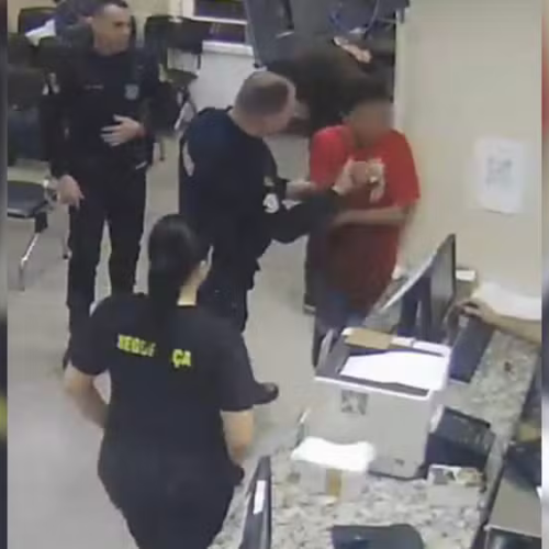 Homem é detido suspeito de se masturbar dentro de unidade de saúde e quebrar o vidro da viatura