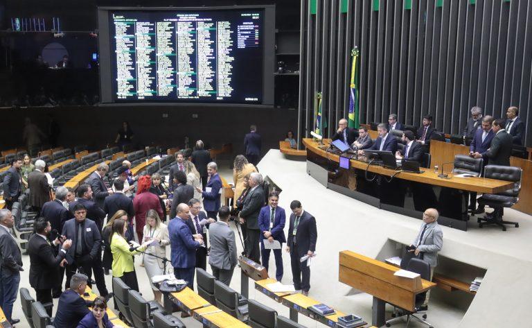 Câmara conclui votação de proposta com sanções a invasores de terras
