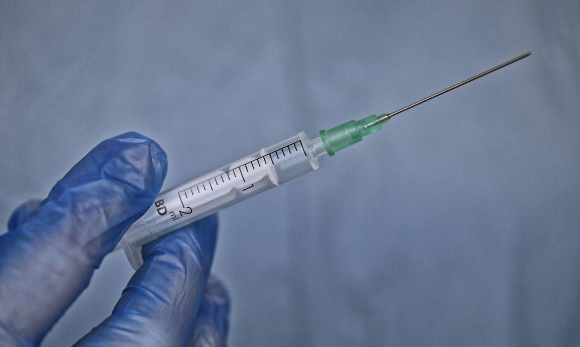 Governo diz que vacinação de crianças contra Covid deve começar em janeiro