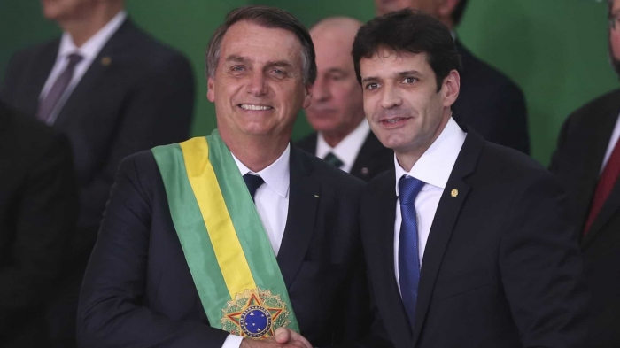Com ministro denunciado por laranjal, governo Bolsonaro diz que acabou com corrupção