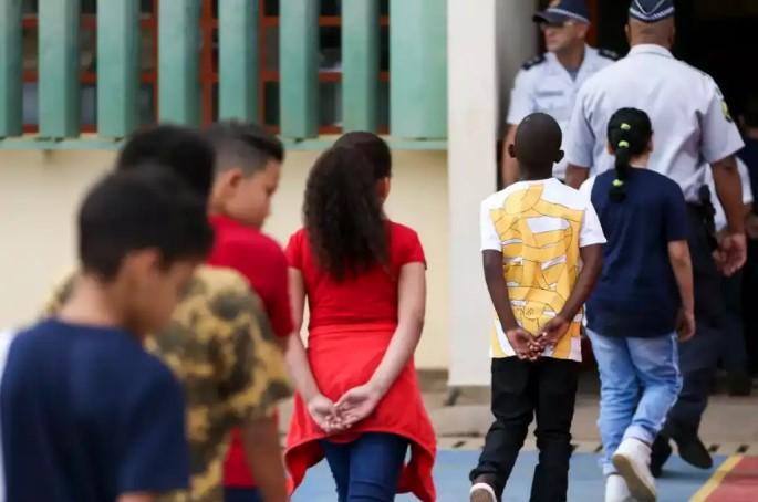 Governo adia para 2026 implementação de escolas cívico-militares