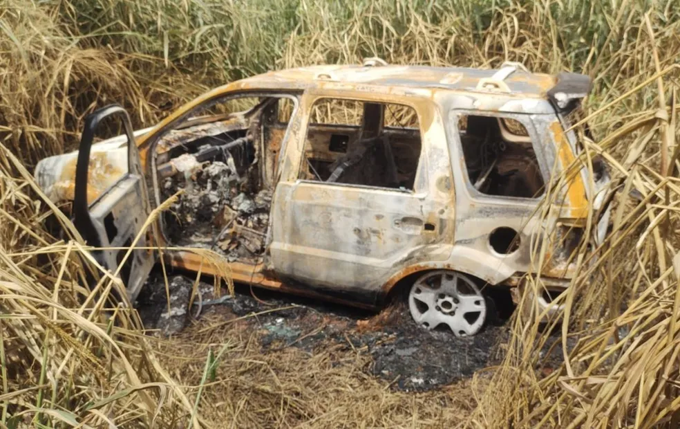 Corpos são encontrados dentro de carro carbonizado com ajuda do helicóptero Águia