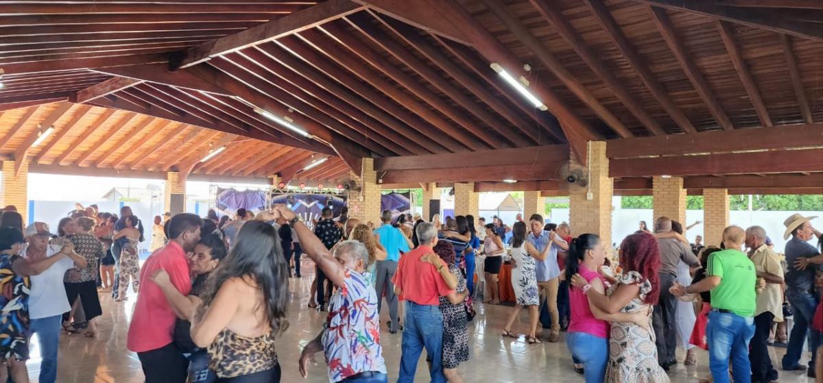 Sucesso Absoluto: Baile do Consórcio, Forró da 3ª Idade em Macedônia Reúne Nove Municípios