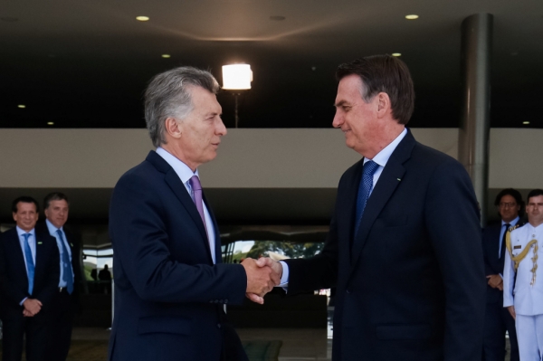 Bolsonaro fala sobre criação de moeda única com Argentina