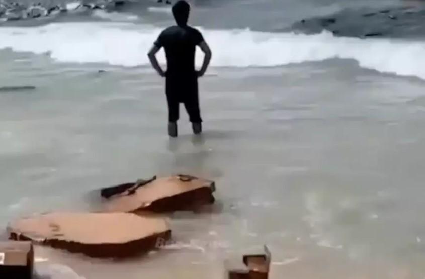 12 pessoas morrem afogados em praia de Gaza tentando alcançar kit com alimentos