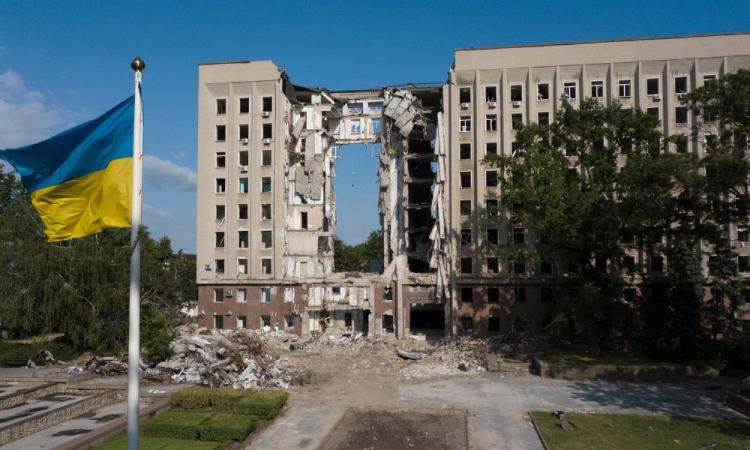 Custo de reconstrução da Ucrânia é calculado em US$ 750 bilhões, afirma primeiro-ministro