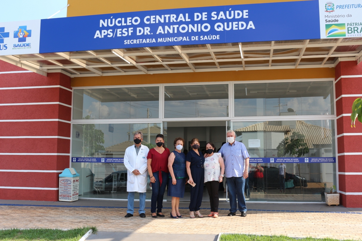 Vice-prefeito Garça apresenta novo Núcleo Central de Saúde para a família do médico Antonio Queda, que deu nome à unidade