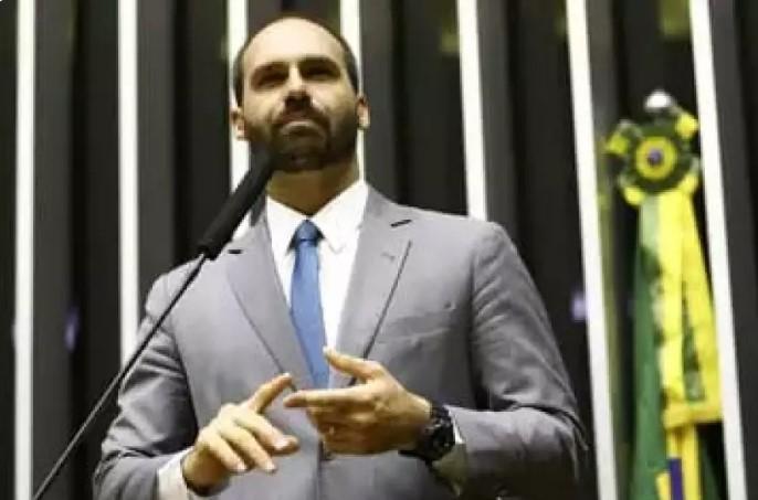 Moraes abre inquérito contra Eduardo Bolsonaro no STF