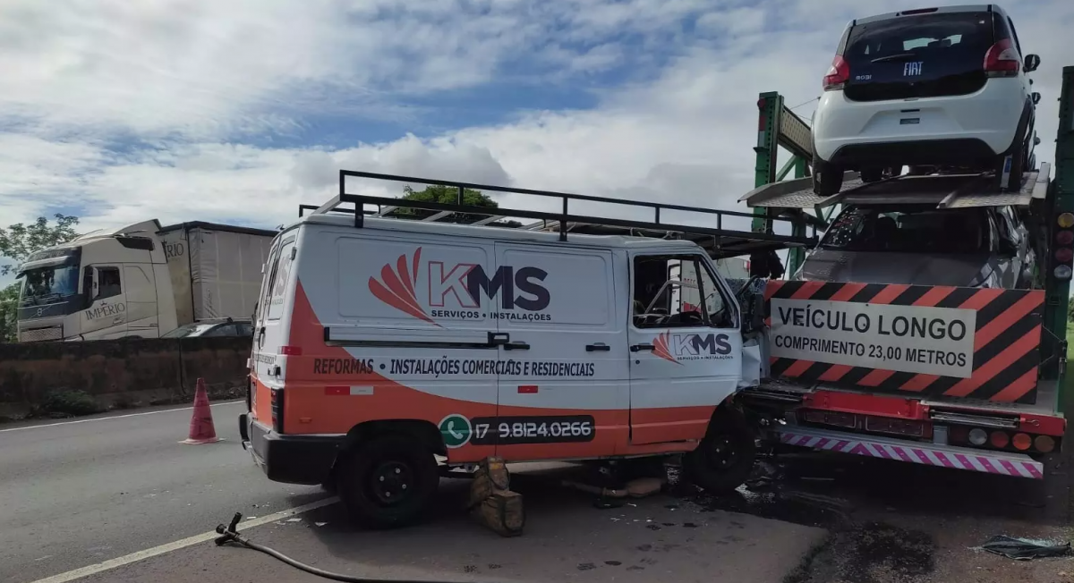 Motorista é resgatado em estado grave após acidente na BR-153