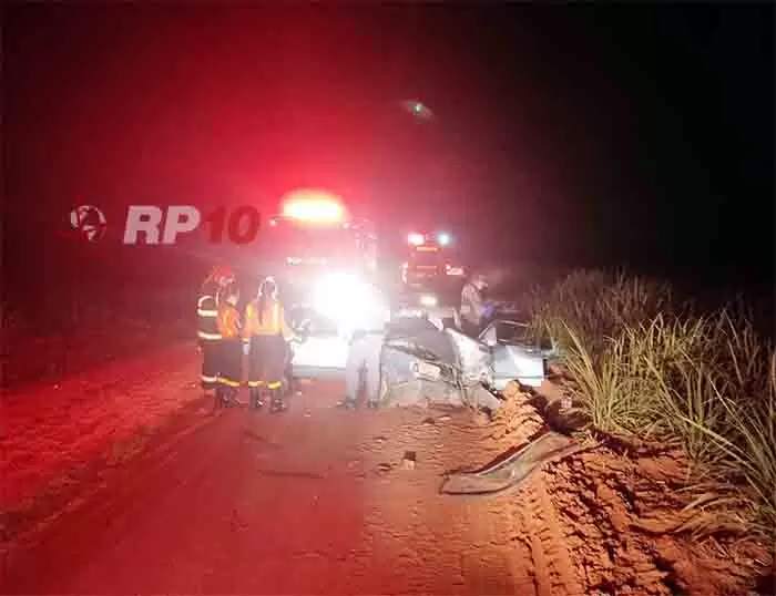Duas pessoas morrem e uma fica ferida em acidente em estrada rural