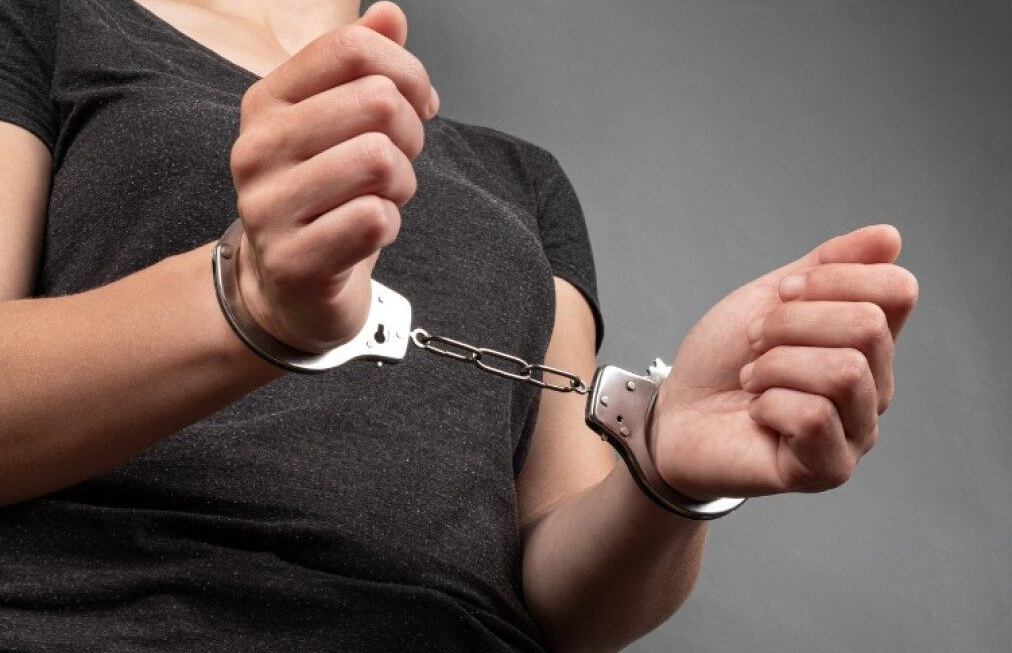 Polícia prende mulher acusada de furtar R$ 250 mil em joias