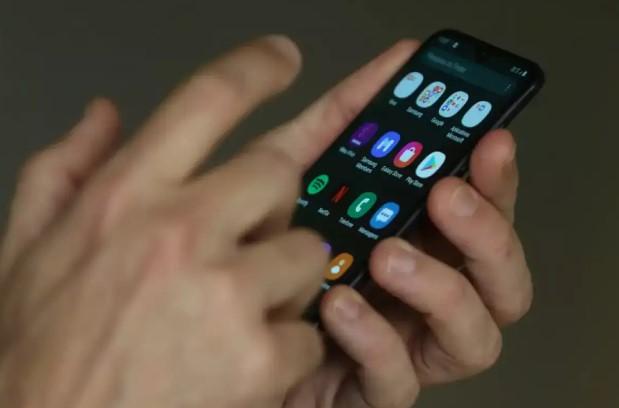 Oito em cada 10 adultos querem proibição de celulares em escolas