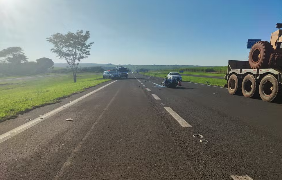 Homem de 31 anos morre na SP-300 após tentar cruzar a pista