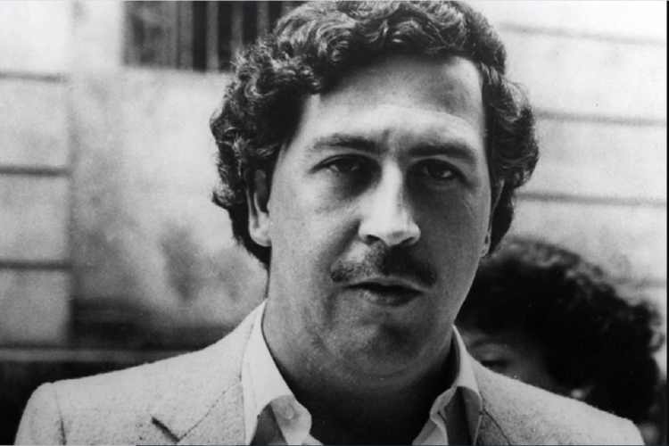 Sobrinho de Pablo Escobar acha R$ 100 milhões escondidos em parede de apartamento