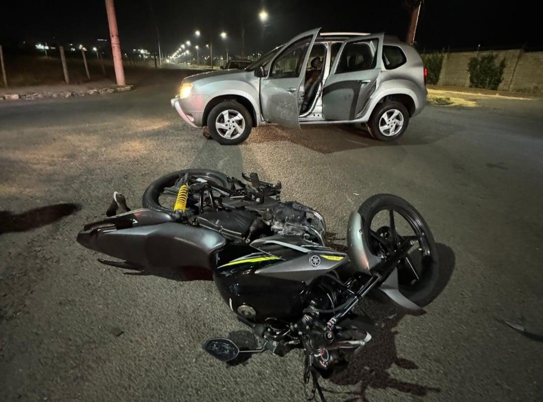 Jovem sofre fratura em colisão entre carro e moto em Fernandópolis