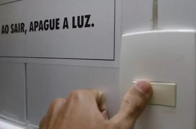 Energia elétrica puxa queda de preços em agosto, diz IBGE