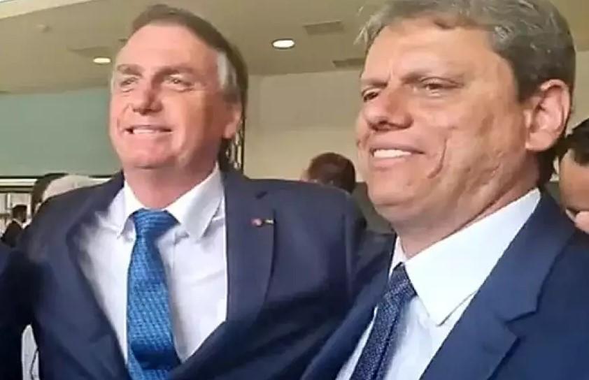 Bolsonaro diz que 'não está tudo certo' em sua relação com Tarcísio