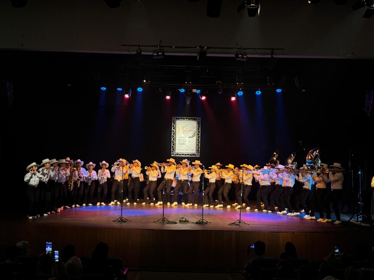 Cerimônia de abertura e apresentação de quatro espetáculos marcaram o primeiro dia do 10º Festival Nacional de Teatro